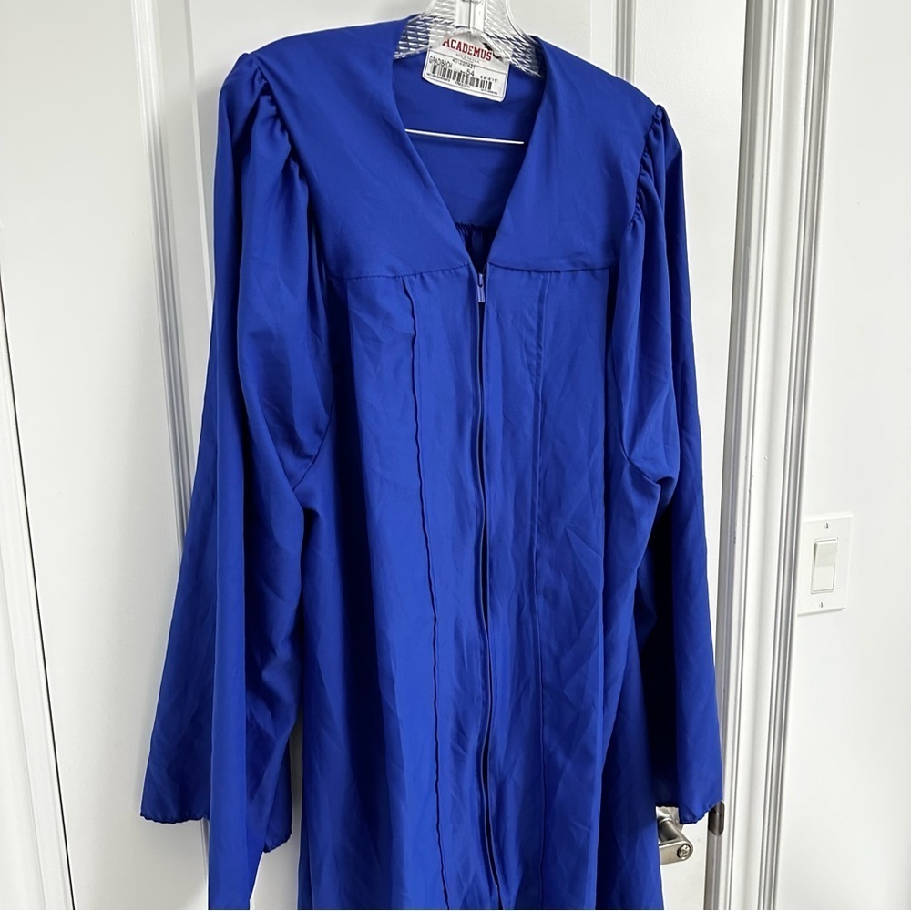 💙 Blue Graduation Gown​​​​ - Picture 2 of 6
